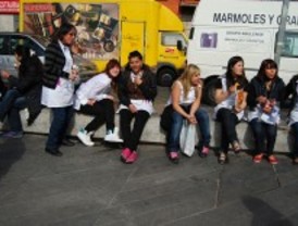 Ellas cobran 6.500 euros menos que ellos