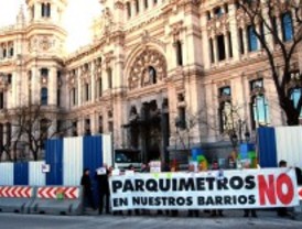 Los 'antiparquímetros' piden en Cibeles la nulidad de las multas