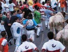 Un herido leve por asta de toro y ocho contusionados en el primer encierro de Leganés