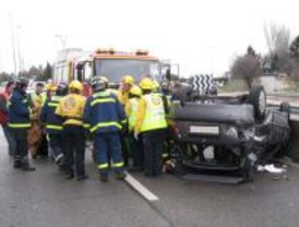Una mujer herida tras salirse su coche en la M-607