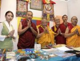 Monjes tibetanos ofrecen un repertorio de rituales en Madrid
