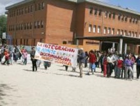 Manifestación para mantener juntos a los alumnos de integración en Leganés