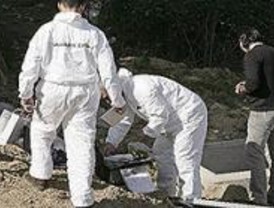 Un obrero halla el cadáver de una mujer en el interior de una alcantarilla junto a la A-6