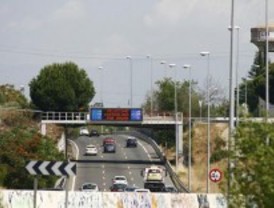 Un accidente complica el tráfico en la M-607