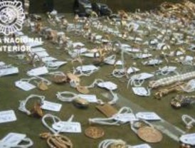 Detenidos seis miembros que robaban joyas en viviendas por el método del 'resbalon'