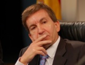 Moix hace rectificar a la Comunidad por la edad de un menor