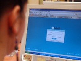 Chica adolescente con más de 100 contactos en Tuenti: perfil mayoritario en las redes sociales