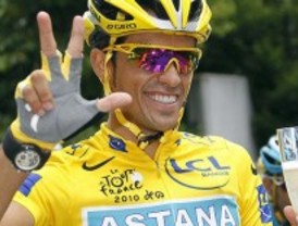 Muestras de apoyo a Alberto Contador tras la dura sanción del TAS