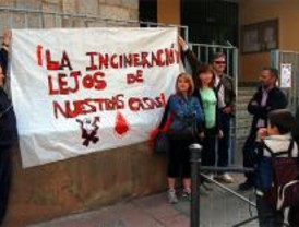 Alarma entre los vecinos por la descontaminación de una cochera de la EMT