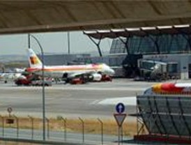 Un avión de carga sufre un accidente al aterrizar en el aeropuerto de Barajas