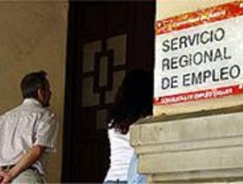 El paro baja en más de 4.000 personas en mayo