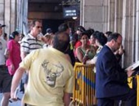 Los antidisturbios intervienen tres veces en una semana en las colas de Extranjería