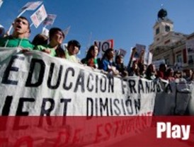 Miles de estudiantes protestan por los recortes