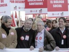 Cayo Lara pide un 'giro' a la política económica