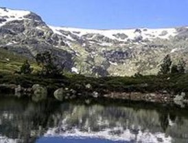 Más de mil mayores participan en un marcha por la Sierra de Guadarrama