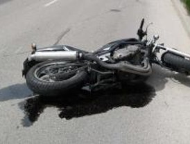 Un joven herido grave al colisionar su motocicleta con una furgoneta en Rivas