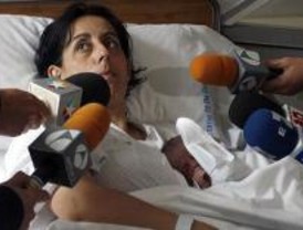 Una mujer da a luz en su coche, con la ayuda de su marido, en Villaverde