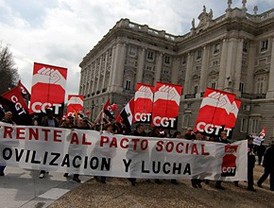 Miles de personas piden una salida social a la crisis