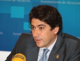 El alcalde de Alcorcón pide perdón por la deuda y firma préstamos de 143 millones de euros