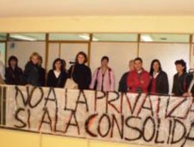 Los conserjes denuncian que quieren privatizarles