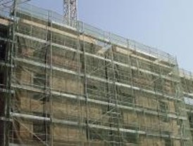 Decenas de empresarios visitan a trabajadores en huelga de hambre por una deuda a una constructora