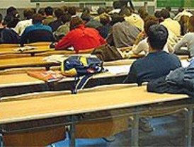 Leganés forma monitores para enseñar a leer y a escribir a los adultos