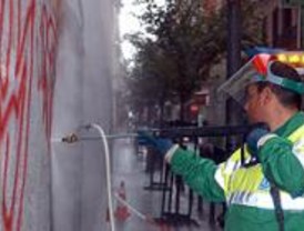 Botella declara la 'guerra' a los graffitis
