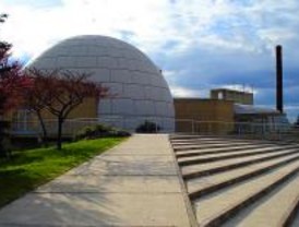 Jornada de observación astronómica en el Planetario de Madrid