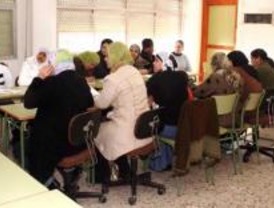 Denuncian agresiones en centros para inmigrantes