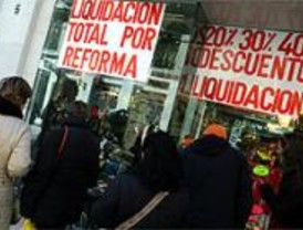 Dos de cada diez madrileños compra en rebajas algo que no usará