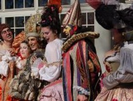 Dos pasacalles inauguran las actividades del 2 de mayo