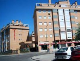 PSOE: 'Aguirre gasta en propaganda el triple que en vivienda'
