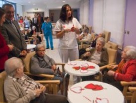 Madrid incrementa los recursos a RMI y garantiza la atención a dependientes