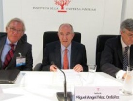 El gobernador del Banco de España llama a los nuevos gobiernos a cumplir los objetivos de déficit