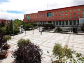 La policía saca del pleno de Alcobendas a dos miembros del PSOE