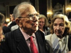 Santiago Carrillo, ingresado en el Gregorio Marañón