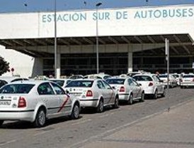 Gran afluencia de público en la Estación Sur y Chamartín