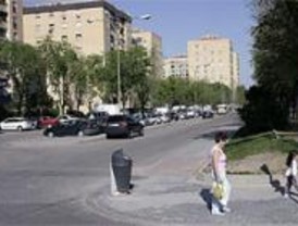 Orcasitas se concentra contra la cesión de una parcela para un colegio privado