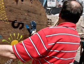 Los indignados desmontan el campamento de Sol bajo el lema 'No nos vamos, nos expandimos'