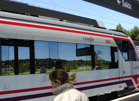 Renfe cifra en un 3% el seguimiento de los paros y los sindicatos lo elevan hasta el 70%