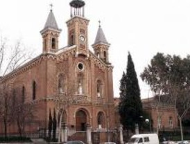 Un niño de tres años resulta herido grave al caer desde una ventana en San Blas