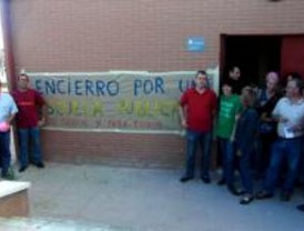 La Educación pública de Madrid pasa una noche en blanco contra la falta de inversión
