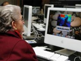 Los centros de mayores de Ciudad Lineal ofrecen 49 talleres y cursos de formacion