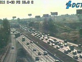 Un accidente en la A-6 complica el tráfico