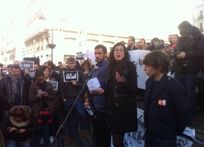 Estudiantes franceses se concentran en Madrid en apoyo a las víctimas del atentado a 'Charlie Hebdo'