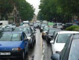 Las obras y la lluvia empeoran la hora punta