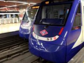 El frío y la lentitud de un tren cortan dos líneas del metro