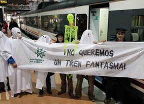 Un 'tren fantasma' contra los recortes en los regionales