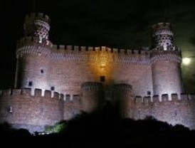 El Castillo de Manzanares El Real estrena iluminación