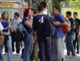 Los 50 mejores preuniversitarios de España visitan la sede de la Comunidad
